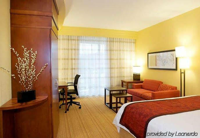 Courtyard By Marriott Cool Springs 3*